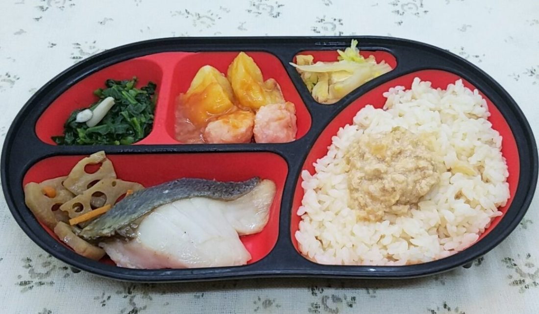 ワタミの宅食・まごころ御膳「銀ヒラスの塩こうじ焼きと生姜そぼろご飯」