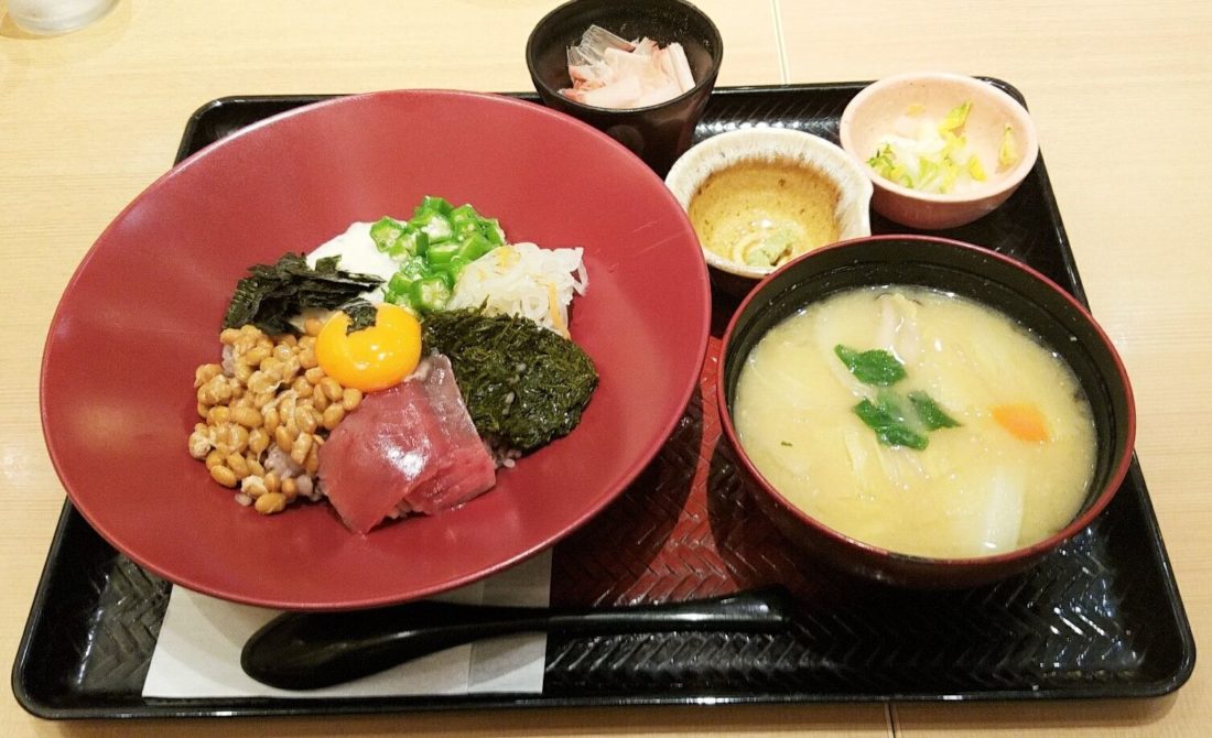 大戸屋のばくだん丼は五穀ご飯変更ができてなかなかヘルシーでした