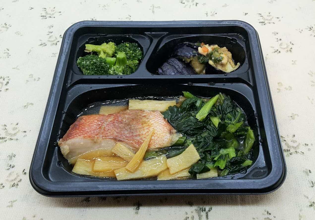 イオン トップバリュ の冷凍弁当 赤魚の煮付け をいただきました こせたん宅配弁当