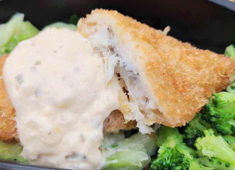 イオンの冷凍弁当・おかずセット「白身魚フライのタルタルソース」の白身魚フライ