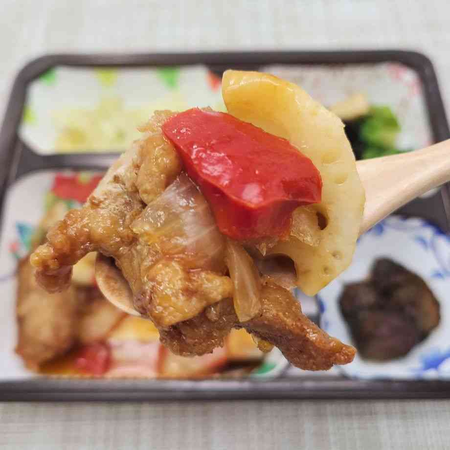 ベネッセのおうちごはん冷凍・バランス健康食「酢鶏」の主菜のアップ