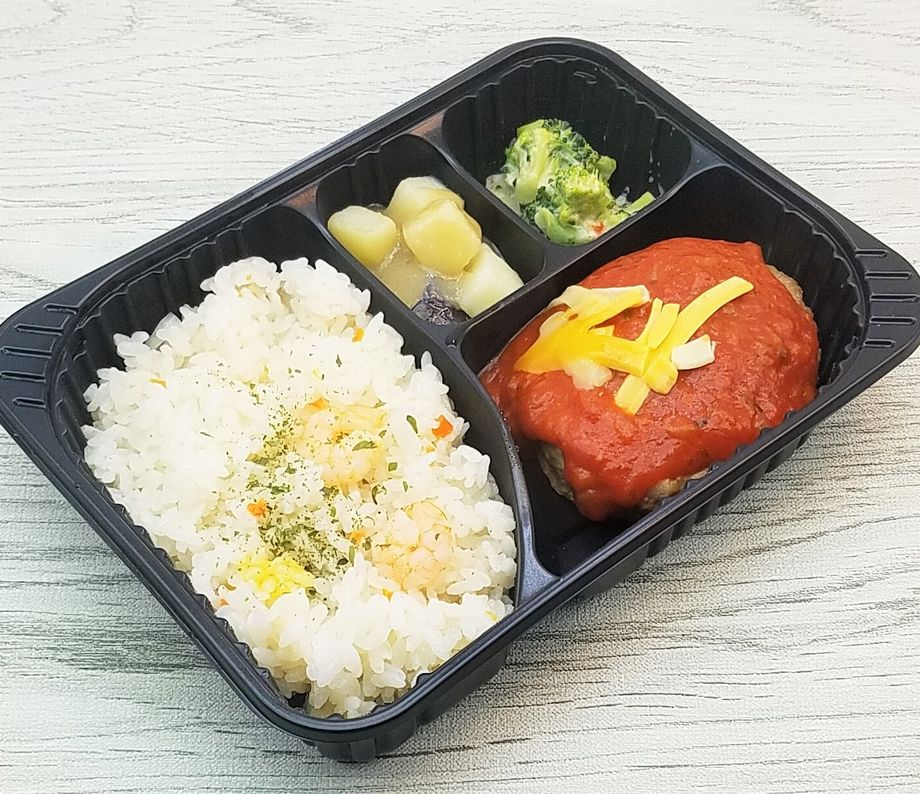 イオン トップバリュ の冷凍弁当 ２種チーズのハンバーグとえびピラフ を食べました こせたん宅配弁当