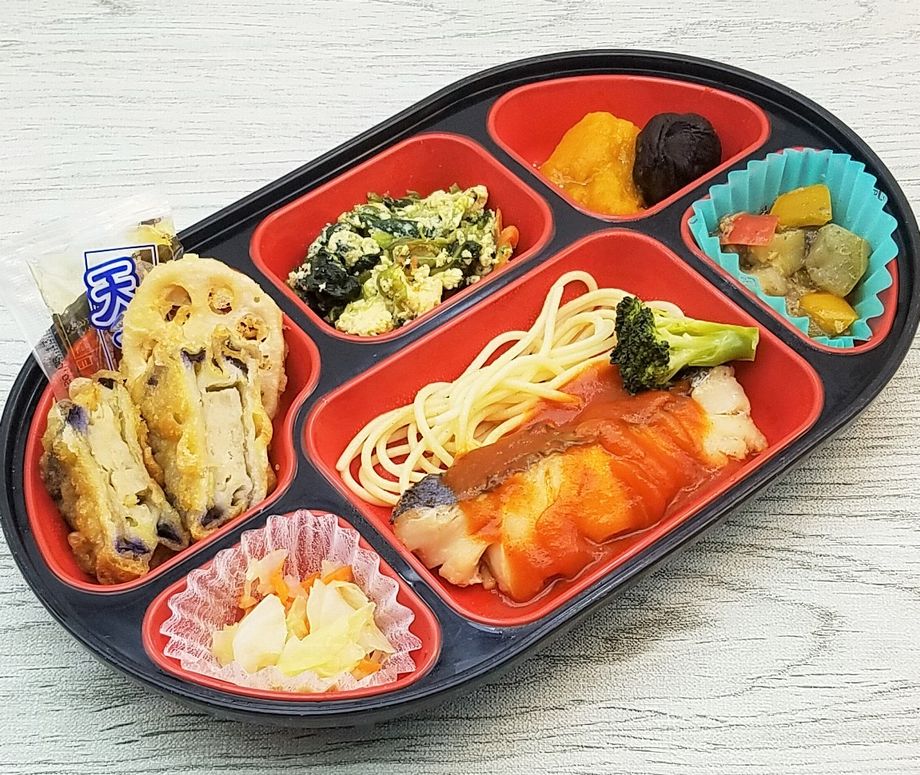 コープデリの舞菜おかず ホキのトマトソース を食べました こせたん宅配弁当