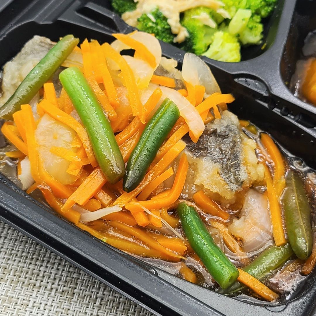 市場 お中元 180g 2切入 静岡 骨抜き白身魚のきのこ和風あんかけ 骨抜き白身魚の甘酢野菜あんかけ 白身魚を美味しく食べる野菜と白身魚の惣菜