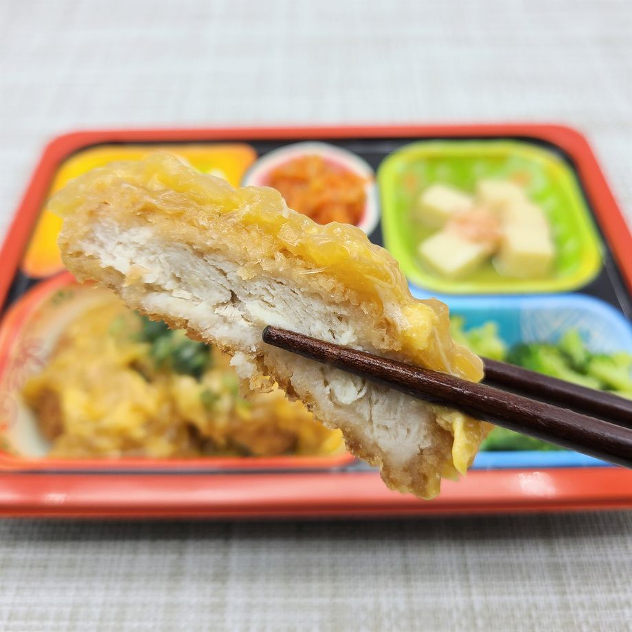 食宅便 やわらかい食事 チキンカツの卵とじ を食べました こせたん宅配弁当