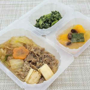 トオカツフーズ おまかせ健康三彩 すき焼き を食べました こせたん宅配弁当