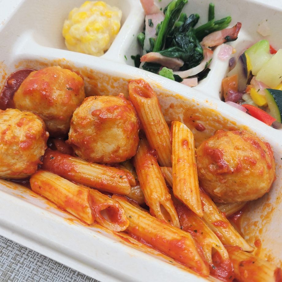 nosh-ナッシュ「ミートボールのペンネアラビアータ」を食べました - こせたん宅配弁当